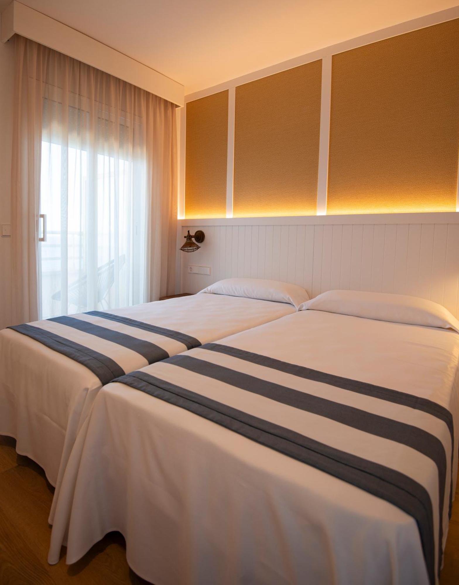 Hotel Els Pins Platja d'Aro Exterior photo
